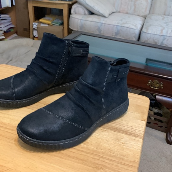 Clarks Caroline Derby Black suede boots - Picture 2 of 7